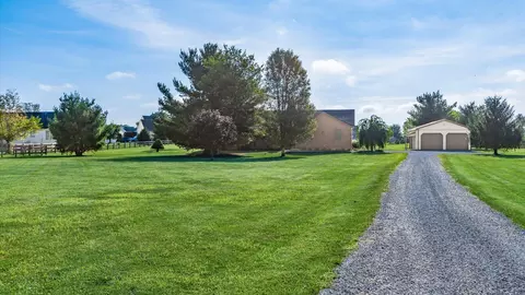 8261 York Rd SW, Pataskala, OH 43062