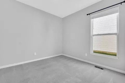 Bedroom - 2989 Wolfbirch Dr, Columbus, OH 43231 photo 4 of 5