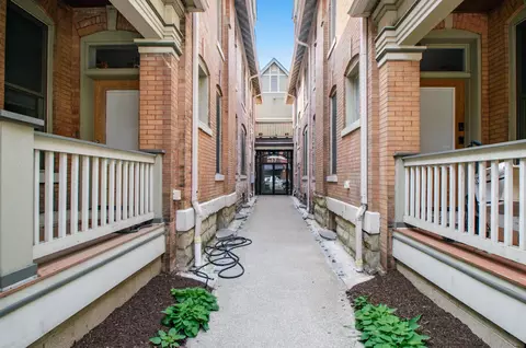 17 W 3rd Ave #211, Columbus, OH 43201