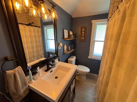 Bath - 125 Belleaire Ave, Springfield, OH 45503 photo 1 of 2