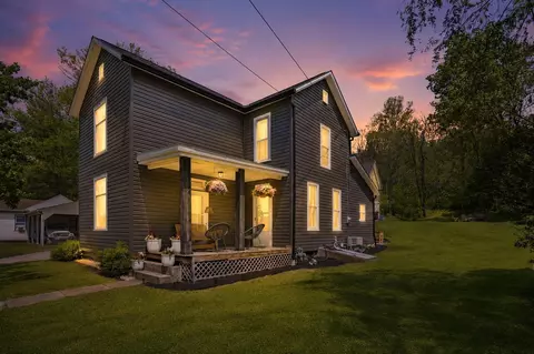 437 N 8th St, Mcconnelsville, OH 43756