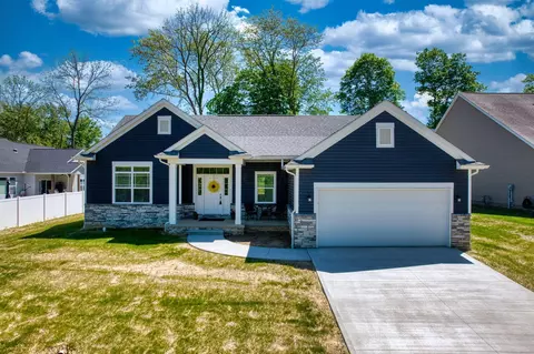 1725 Pleasantview Dr, Lancaster, OH 43130