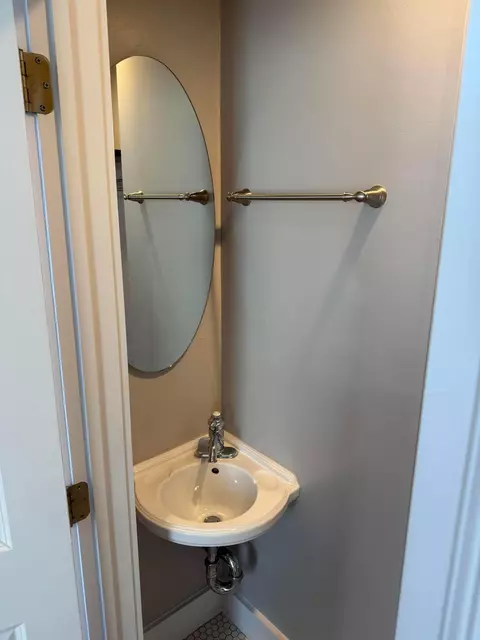 Bath - 143 E 3rd Ave, Columbus, OH 43201 photo 2 of 3