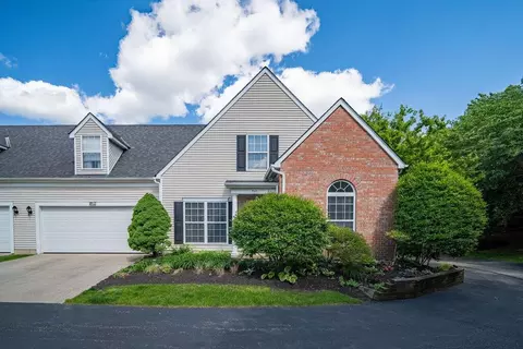8626 Lazelle Commons Dr, Lewis Center, OH 43035