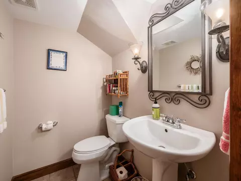 Bath - 8403 Beeswing Ct, Dublin, OH 43017 photo 6 of 6