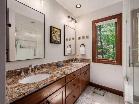 Bath - 8403 Beeswing Ct, Dublin, OH 43017 photo 4 of 6