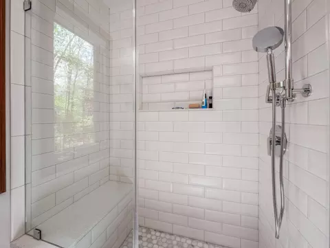 Bath - 8403 Beeswing Ct, Dublin, OH 43017 photo 5 of 6