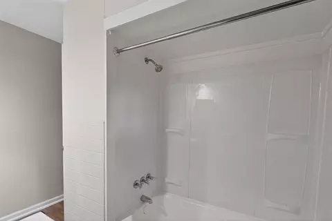 Bath - 2083 Ormond Ave, Columbus, OH 43224 photo 3 of 3