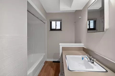 Bath - 2083 Ormond Ave, Columbus, OH 43224 photo 2 of 3