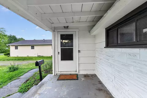 Exterior - 2083 Ormond Ave, Columbus, OH 43224 photo 4 of 9