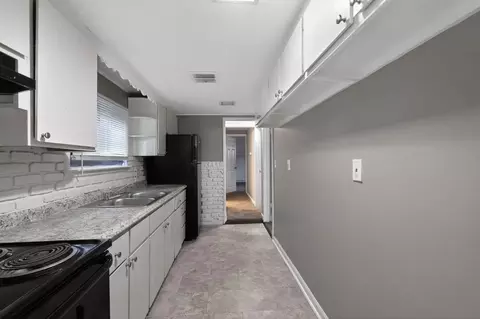 Entry Way - 2083 Ormond Ave, Columbus, OH 43224 photo 1 of 2