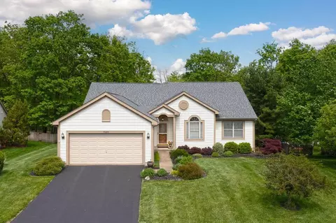7686 Pinehill Rd, Lewis Center, OH 43035
