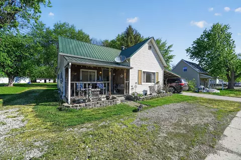 58 Biddle Blvd, Bloomingburg, OH 43106