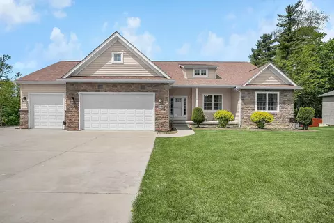 390 Laurel Oak Ln, Heath, OH 43056