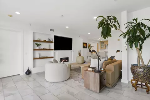 1 Miranova Pl #615, Columbus, OH 43215