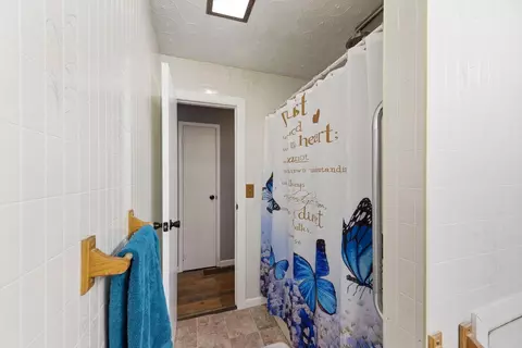 Bath - 2516 Capaldi Dr, Marion, OH 43302 photo 1 of 2