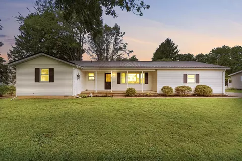 262 Derby Downs Rd, Newark, OH 43055