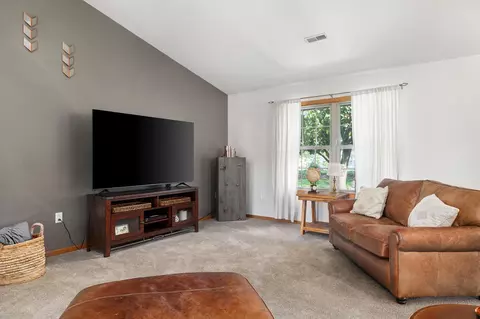 Living - 618 Linden Ln, Willard, OH 44890 photo 1 of 3