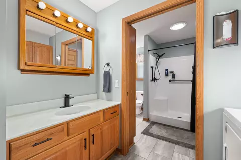 Bath - 618 Linden Ln, Willard, OH 44890 photo 3 of 7