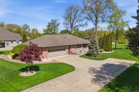 Exterior - 618 Linden Ln, Willard, OH 44890 photo 4 of 5