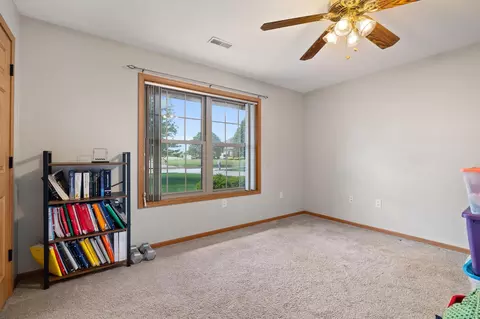 Bedroom - 618 Linden Ln, Willard, OH 44890 photo 5 of 5