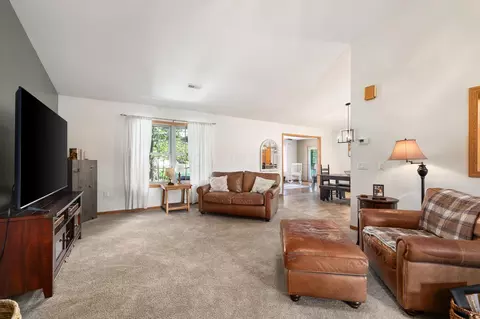 Living - 618 Linden Ln, Willard, OH 44890 photo 2 of 3