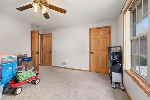 Bedroom - 618 Linden Ln, Willard, OH 44890 photo 4 of 5