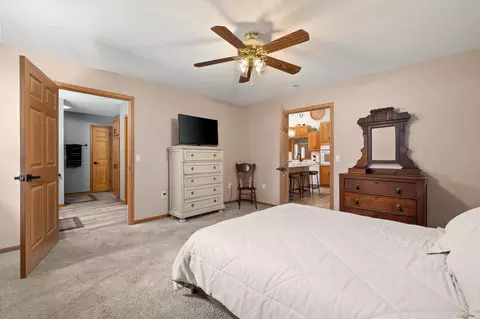 Bedroom - 618 Linden Ln, Willard, OH 44890 photo 2 of 5