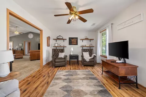 Living - 618 Linden Ln, Willard, OH 44890 photo 3 of 3