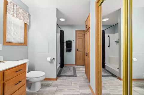 Bath - 618 Linden Ln, Willard, OH 44890 photo 1 of 7