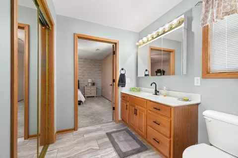 Bath - 618 Linden Ln, Willard, OH 44890 photo 2 of 7