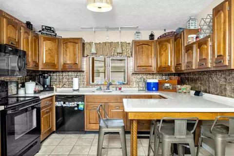 Kitchen - 492 Forest Lawn Blvd, Marion, OH 43302 photo 3 of 5