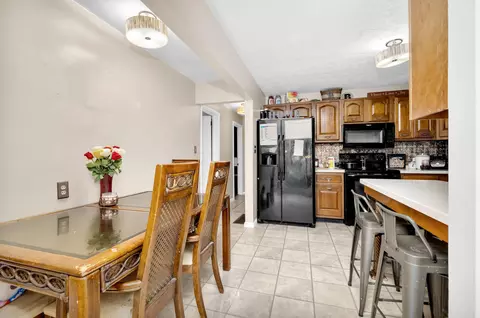 Dining - 492 Forest Lawn Blvd, Marion, OH 43302 photo 1 of 3