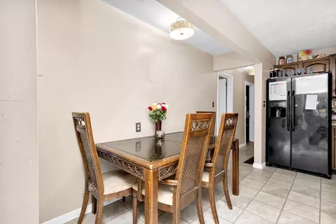 Dining - 492 Forest Lawn Blvd, Marion, OH 43302 photo 2 of 3