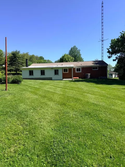 Exterior - 2705 Ash Dr, Springfield, OH 45504 photo 2 of 6