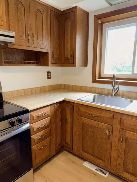 Kitchen - 2705 Ash Dr, Springfield, OH 45504 photo 5 of 6