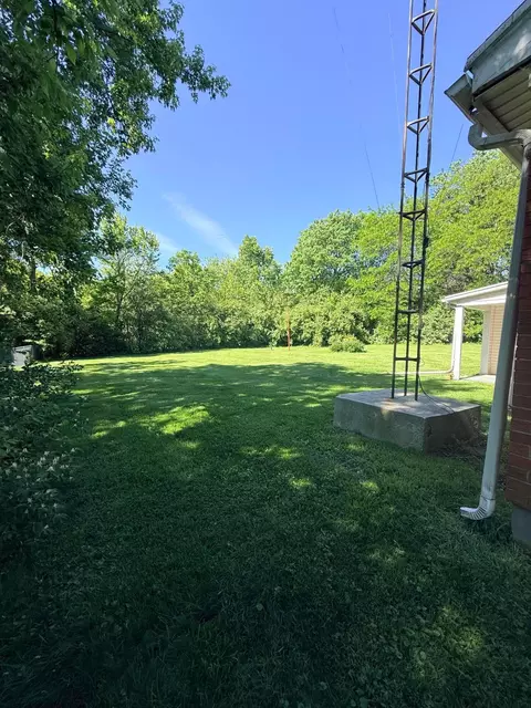 Exterior - 2705 Ash Dr, Springfield, OH 45504 photo 5 of 6