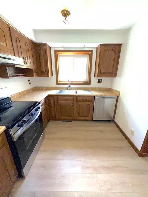 Kitchen - 2705 Ash Dr, Springfield, OH 45504 photo 3 of 6