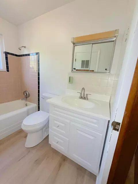 Bath - 2705 Ash Dr, Springfield, OH 45504 photo 1 of 2