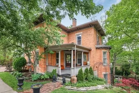 190 W William St, Delaware, OH 43015