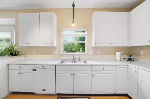 Kitchen - 7408 Maynooth Dr, Dublin, OH 43017 photo 3 of 3