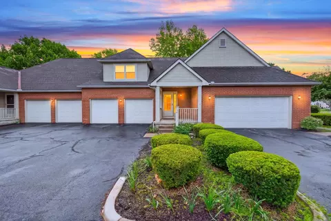 7042 Greensview Village Dr, Canal Winchester, OH 43110