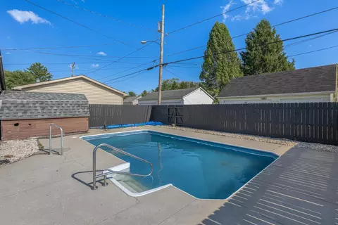Exterior - 2315 Beatrice St, Springfield, OH 45503 photo 6 of 10