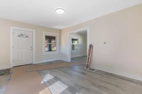 Living - 2315 Beatrice St, Springfield, OH 45503 photo 3 of 6