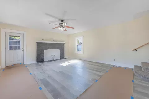 Living - 2315 Beatrice St, Springfield, OH 45503 photo 4 of 6