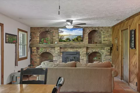 Living - 1425 County Road 1688, Mansfield, OH 44903 photo 4 of 7