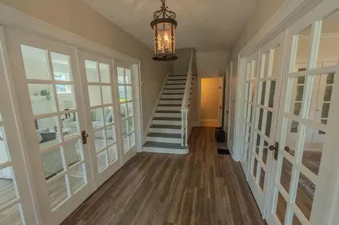 Entry Way - 368 E Madison Ave, Springfield, OH 45503 photo 3 of 6