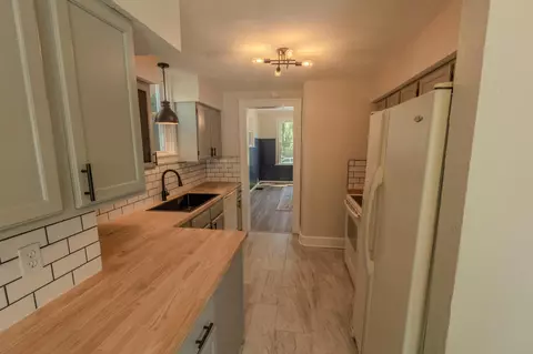 Kitchen - 368 E Madison Ave, Springfield, OH 45503 photo 2 of 2