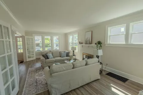 Living - 368 E Madison Ave, Springfield, OH 45503 photo 1 of 1