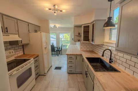 Kitchen - 368 E Madison Ave, Springfield, OH 45503 photo 1 of 2